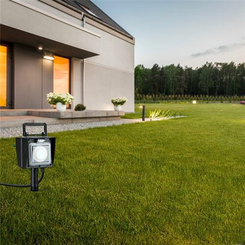Solight PG03 Zahradní sloupek IP44, 2 zásuvky + časový spínač, gumový kabel 1,5 m