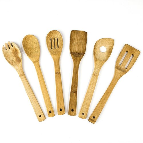 Zestaw drewnianych przyborów kuchennych