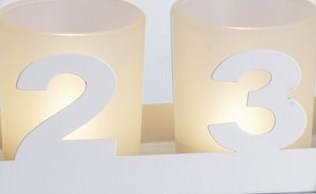 Nowoczesny świecznik adwentowy, biały