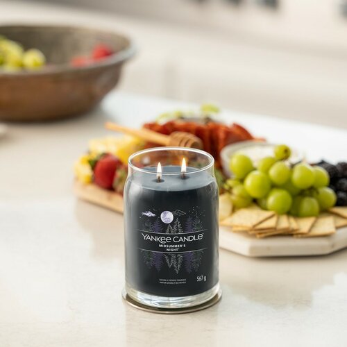 Yankee Candle Illatos gyertya, nagy Signature Midsummer’s Night, 567 g