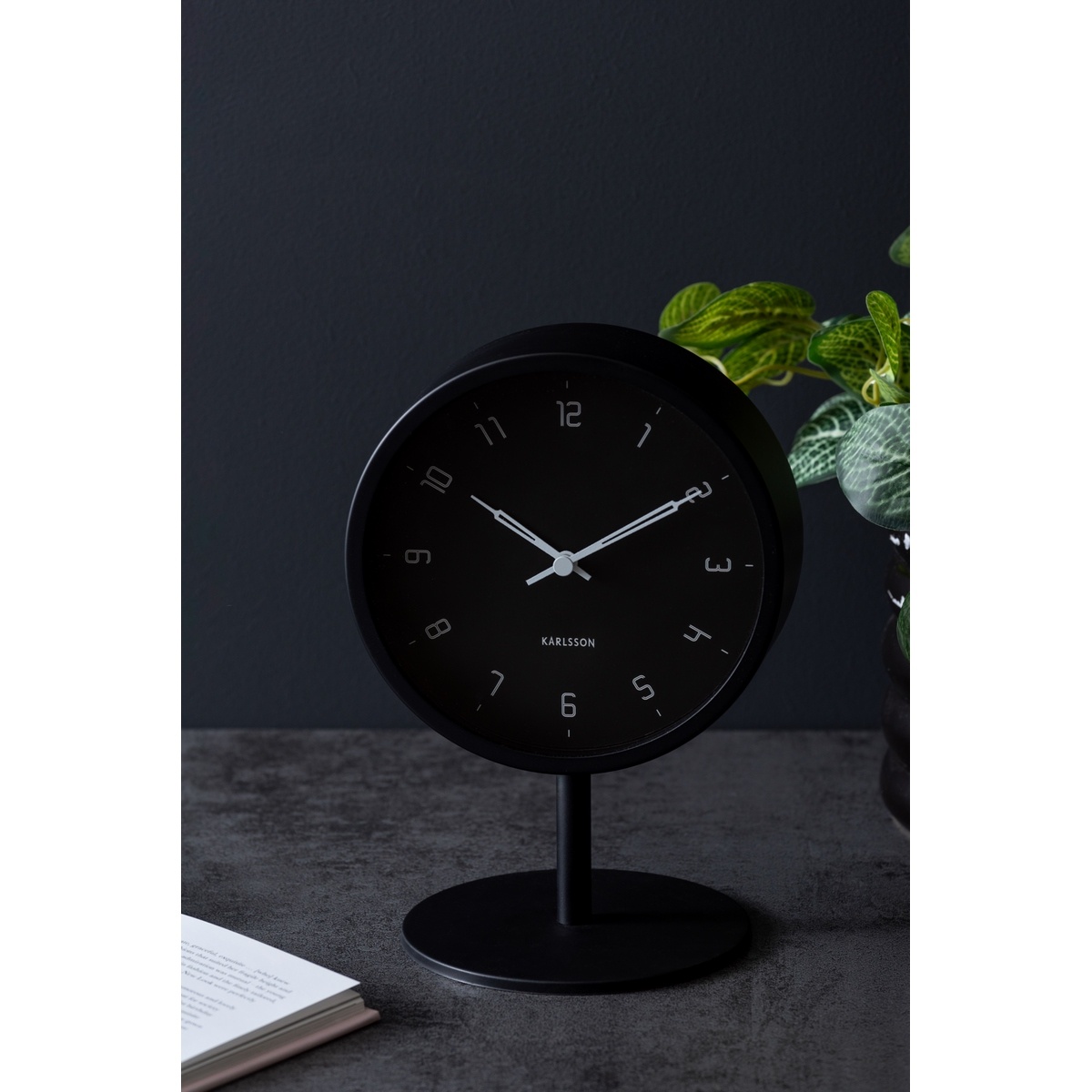 Karlsson 5951BK designer asztali óra 23 cm, fekete termék 2. képe