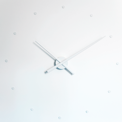 Дизайнерський настінний годинник NOMON OJ, 80 см, білий