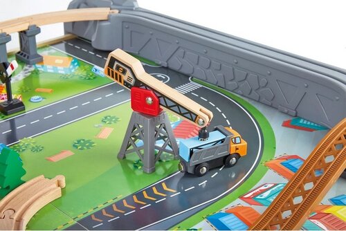 Hape Stolik do zabawy z kolejką 70 elem.