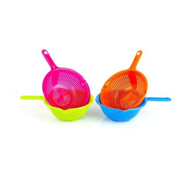 Cedník plastový s rukoväťou 30 cm