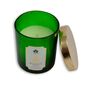 AromeCandle v barvnem steklu s pokrovom, WoodlandPine, 125 g