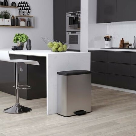 Curver pedálos kuka Deco kuka téglalap alakú , 65l